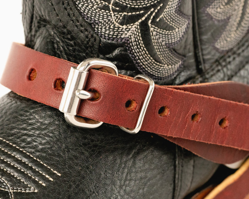 Load image into Gallery viewer, ADULT_SPUR_STRAP_LATIGO-close-up
