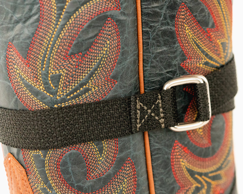 Load image into Gallery viewer, Nylon Spur Strap Package Nylon Boot Strap Detail Shot
